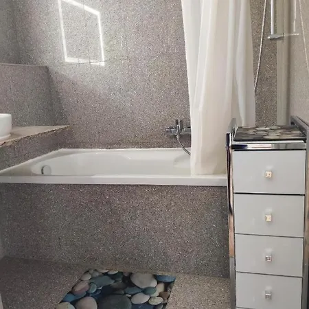 Zum Wohlfuehlen Fuer Bis 4 Erwachsene & 1kind Mit Schwimmbad Vor Der Tuer Tiere Willkommen Apartment