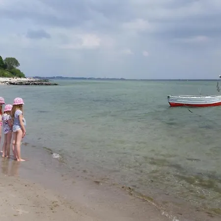 Zum Wohlfuehlen Fuer Bis 4 Erwachsene & 1kind Mit Schwimmbad Vor Der Tuer Tiere Willkommen Apartment Sierksdorf